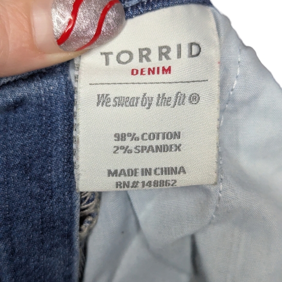 Torrid Denim Overall Cropped Relaxed Distressed Stretch Everyday Jeans Size 14 - Picture 13 of 14
